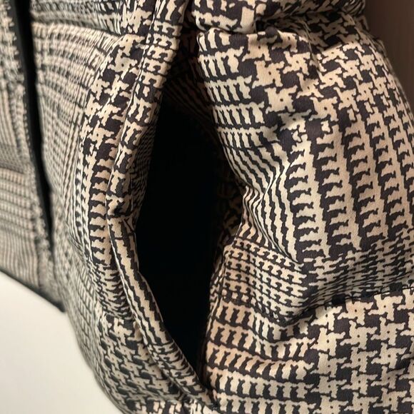 Banana Republic- Down Feather Full Button Black Cream Pattern Vest- Size XS - Picture 5 of 8